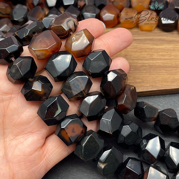 Агат черно- коричневый фриформ огранка 15*17 мм 