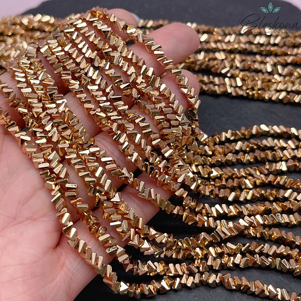 Чешское стекло №30-1 4,5 мм треугольник