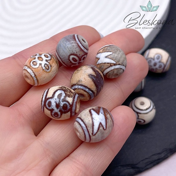 Бусина Дзи Молния и мистический узел серо-коричневый бочонок 14*14 мм