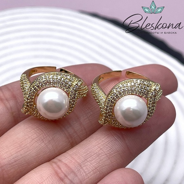 23 мм Цвет золото, Кольцо безразмерное с жемчугом Майорка и цирконами