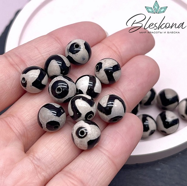 Бусина Дзи Тигриный клык черно-белый шар 10 мм уп.10 шт.