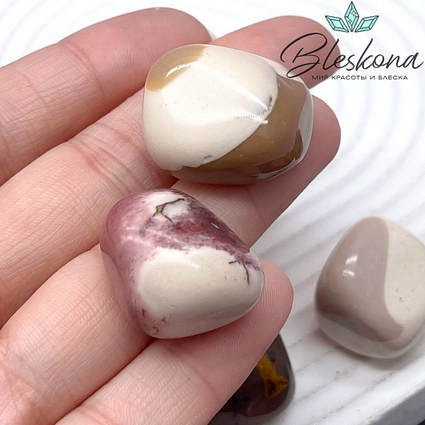 Яшма Мукаит галтовка 21-25 мм