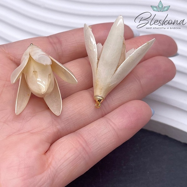 35-42 мм Подвеска Магнолия в эпоксидной смоле бежевая