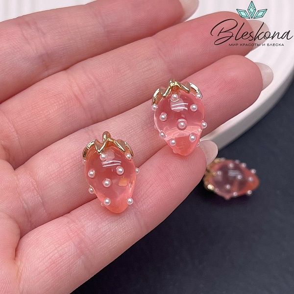 18,5*12 мм Цвет золото, Подвеска клубничка прозрачная розовая P32045-2