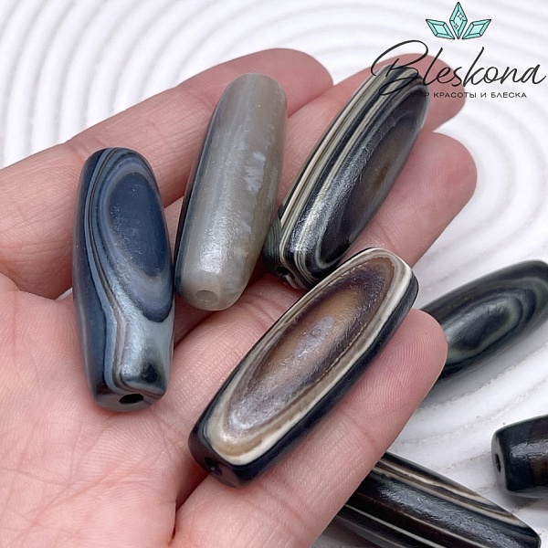 Дзи природная серая из агата в термической обработке 38*13 мм 