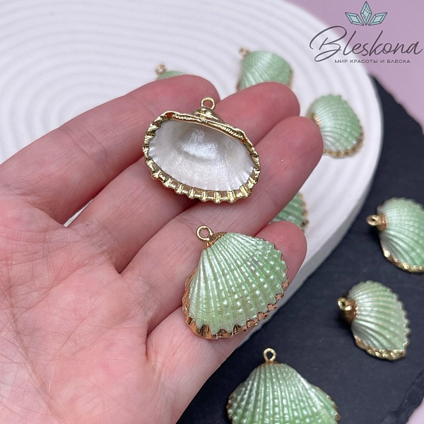 (23-26)*(25-30) мм, Цвет золото, Подвеска Ракушка салатовая