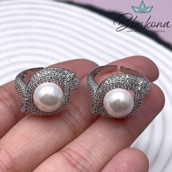 23 мм Цвет серебро, Кольцо безразмерное с жемчугом Майорка и цирконами