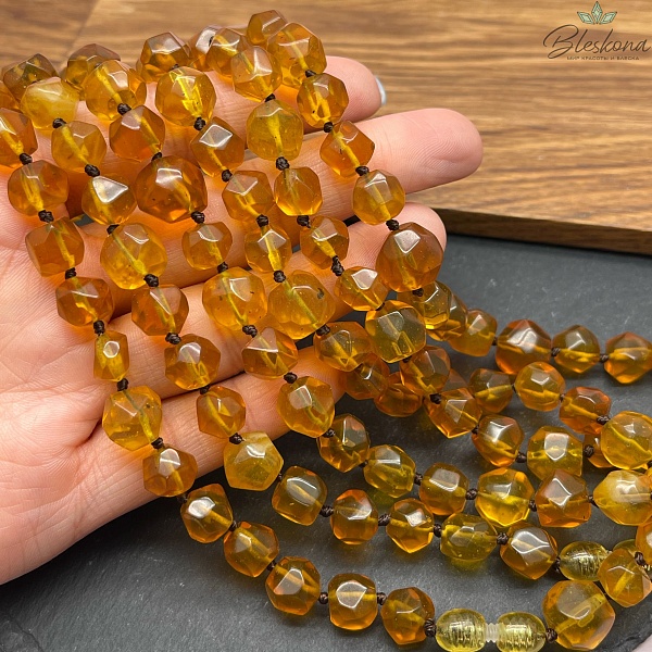Янтарь коричневый галтовка огранка 8-10 мм 