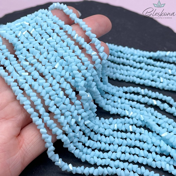 Чешское стекло №54 4,5мм треугольник