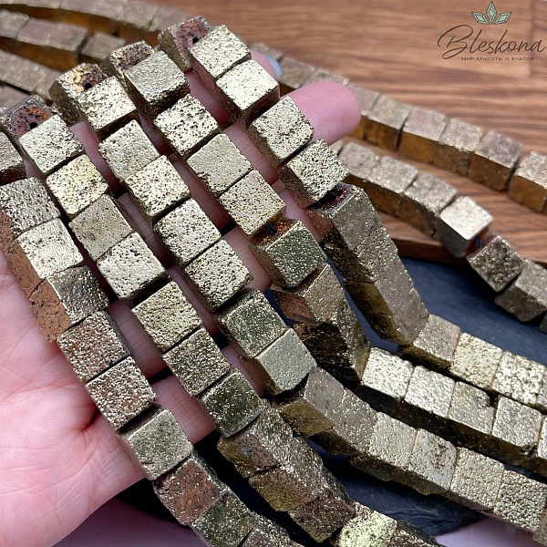 10 мм Гематин имитация, пористый, цвет темное золото, куб